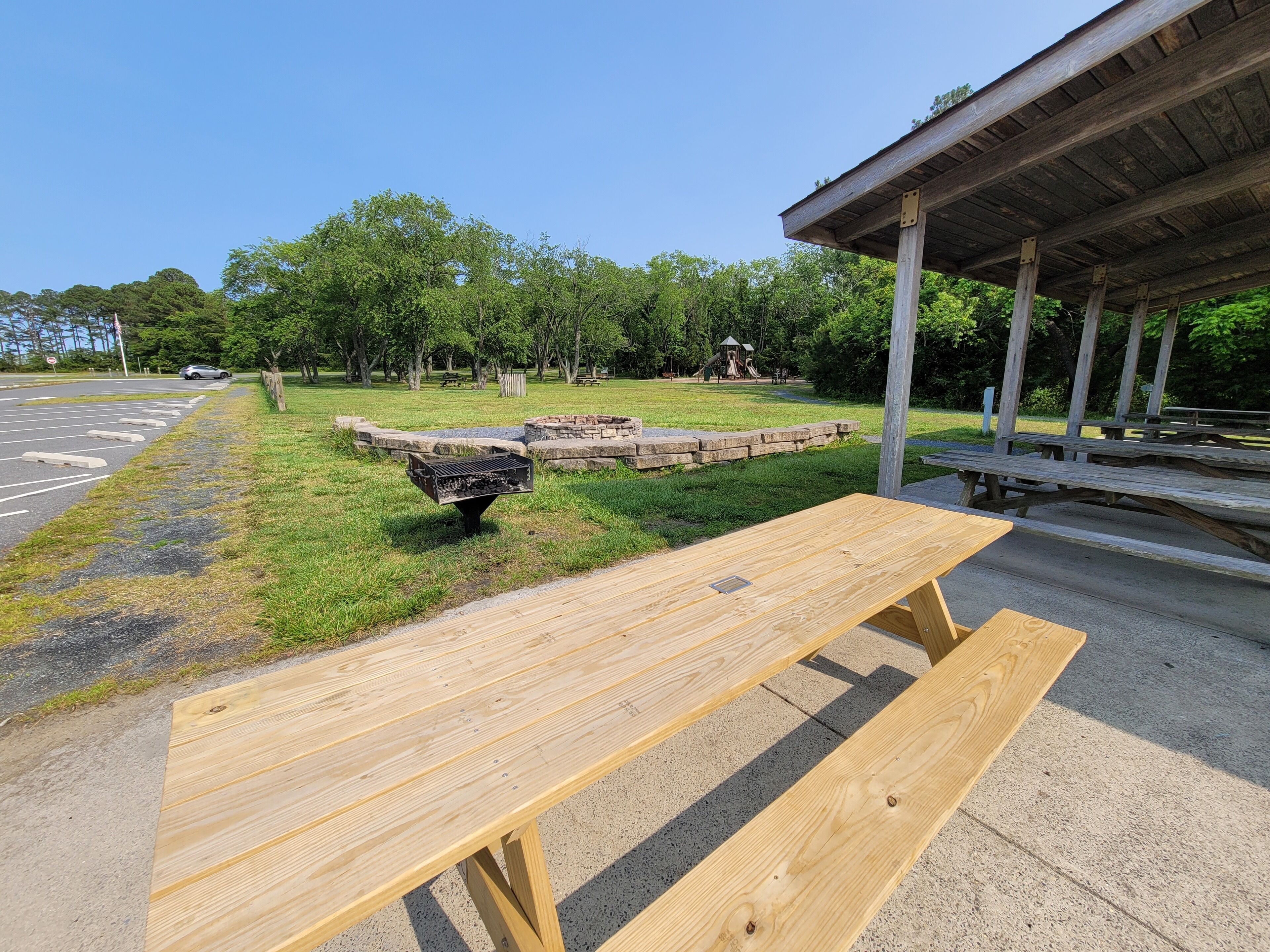 Holts Landing State Park
Charcoal Grill, Fire Pit, and Pavilion