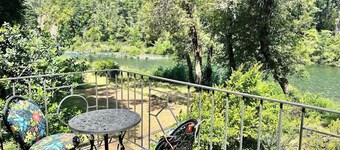 







Studio apartment with beautiful, spectacular river view.
