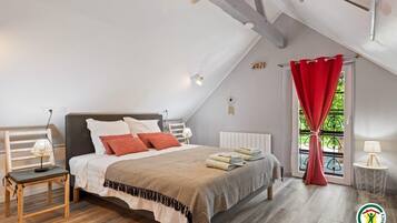 2 bedrooms, travel crib, free WiFi