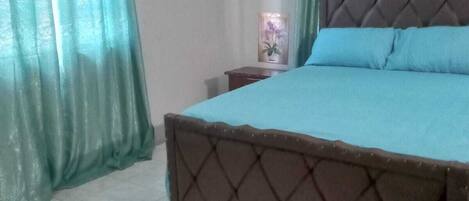 9 dormitorios, tabla de planchar con plancha, wifi y ropa de cama