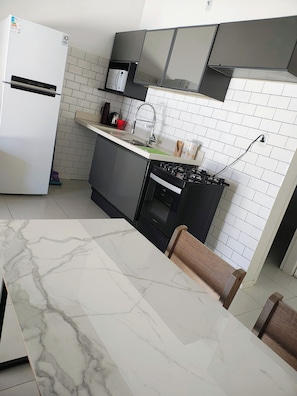 Mikrovågsugn, ugn och spishäll