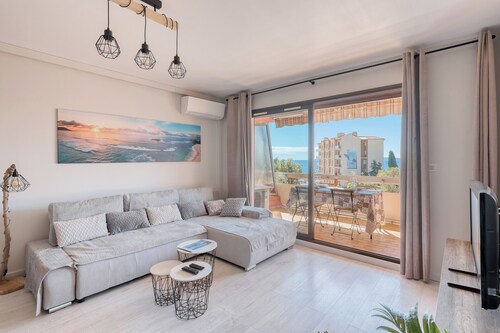✨ Le Diamant du Soleil • Sea View • New • City Center & Parking 🌴