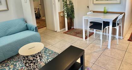 Charming 1-bedroom beautifully furnished apartment in quaint Roslyn w/Parking