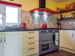 Cookware/dishes/utensils