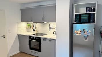 Mikrowelle, Ofen, Herdplatte, Geschirrspüler