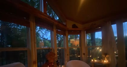 Aunt Happy’s Hideaway: charming 2 bedroom cabin near Mineral Point