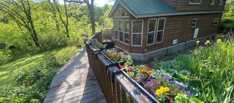 Aunt Happy’s Hideaway: charming 2 bedroom cabin near Mineral Point