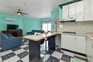 Fridge, microwave, stovetop, dishwasher