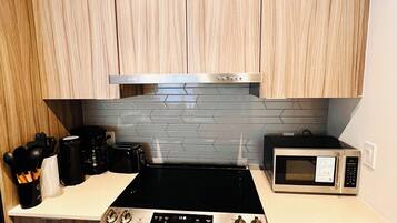 Micro-ondes, four, plaque de cuisson, lave-vaisselle