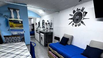 1 habitación, tabla de planchar con plancha, wifi y ropa de cama