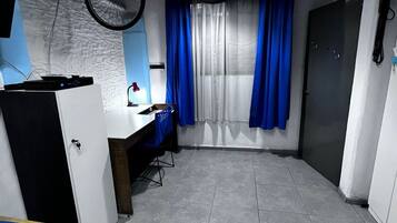1 habitación, tabla de planchar con plancha, wifi y ropa de cama