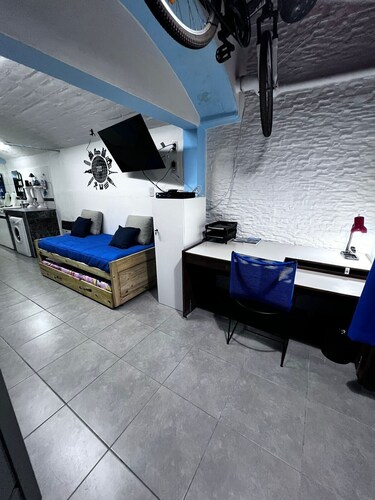 Winewalker walks to the cellars, pool, patio and garage.