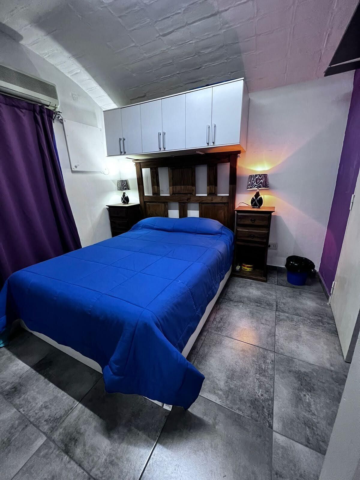 1 habitación, tabla de planchar con plancha, wifi y ropa de cama 