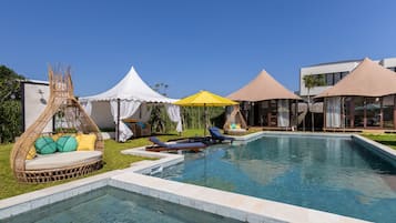 Hochwertige Bettwaren, Zimmersafe, individuell dekoriert