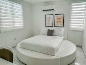 3 chambres, fer et planche à repasser, Wi-Fi, draps fournis