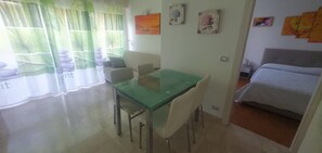 1 Schlafzimmer, Bügeleisen/Bügelbrett, kostenloses WLAN, Bettwäsche