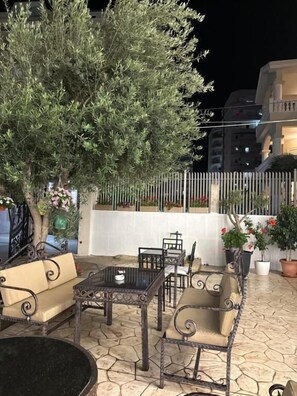 Outdoor dining - Hotel Noel  (Vlora)
