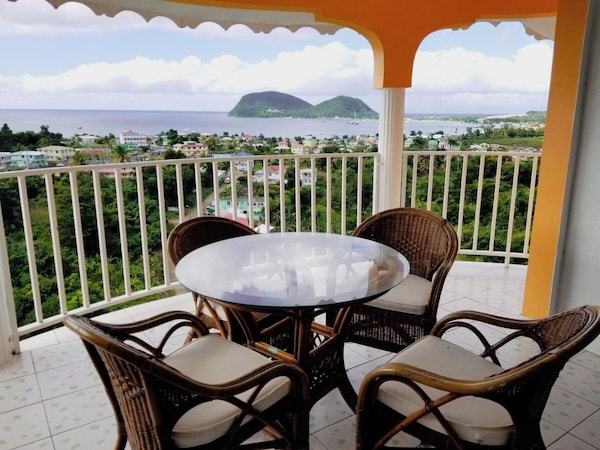 Candy's Palace - Dominica