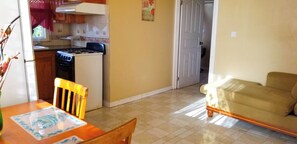 Apartment, 1 Schlafzimmer, Klimaanlage, Buchtblick | Wohnbereich