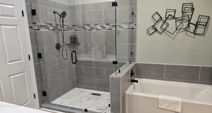 Modern, Luxurious 3-bedroom house in the heart of Newport