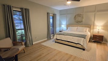 3 slaapkamers, een strijkplank/strijkijzer, gratis wifi, beddengoed