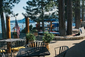 Outdoor dining - Waterman's Retreat - Easy 2 Block Walk to the Beach (Carnelian Bay)