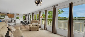 Wind Chime Cottage: Family Fun and Lakefront Comfort, Year-Round!