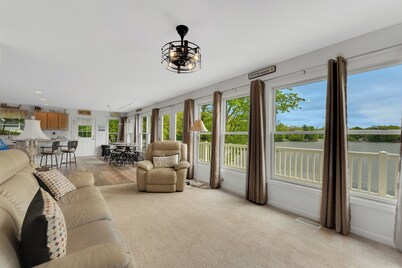 Wind Chime Cottage: Family Fun and Lakefront Comfort, Year-Round!