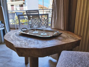 Deluxe Apartment, Balcony, City View | Living area | Flat-screen TV - Kainon Asti (Lefkada)