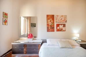 Iron/ironing board, free WiFi, bed sheets