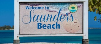 Cozy Island Getaway – 5 Mins to Beach | Chef & Transport Available
