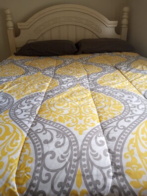 3 habitaciones, tabla de planchar con plancha, wifi y ropa de cama 