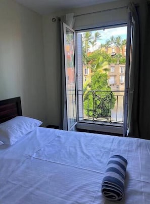 WiFi, bed sheets