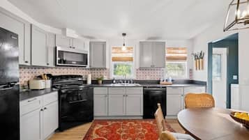 Micro-ondes, four, plaque de cuisson, lave-vaisselle