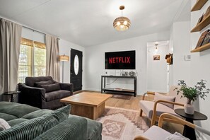 Smart TV, fireplace