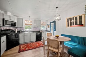 Microwave, oven, stovetop, dishwasher - Charming 3 bedroom home minutes from NRG featuring a fire pit/outdoor games (Oak Hill)