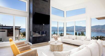 Pool/Hot-tub+ Shower Sauna & Lake views!