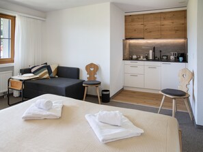1 habitación, escritorio y acceso a internet