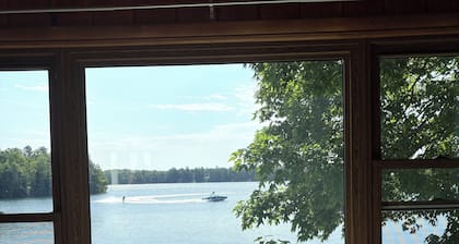 Lakefront 1950s Boathouse - Hagerman Hideaway