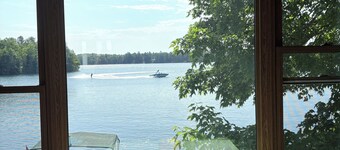 Lakefront 1950s Boathouse - Hagerman Hideaway