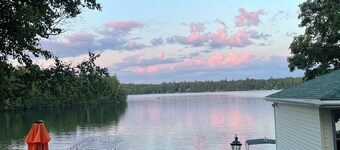 Lakefront 1950s Boathouse - Hagerman Hideaway