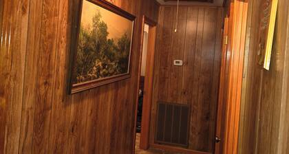 3-bedroom house in charming Stanton with AC, WiFi. Book now
