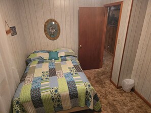 3 makuuhuonetta, silitysrauta/-lauta, Wi-Fi, vuodevaatteet