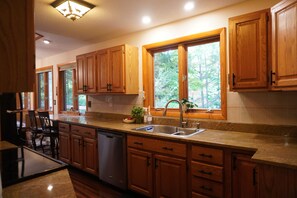 Mikrowelle, Ofen, Herdplatte, Geschirrspüler