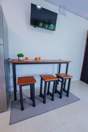 คอมฟอร์ทเคบิน, วิวภูเขา | ครัวส่วนตัว | ตู้เย็น, ไมโครเวฟ, เตาประกอบอาหาร, เครื่องครัว/จาน/ช้อนส้อม