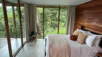 Comfort Cabin, Mountain View | Laptop workspace, free WiFi