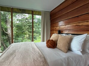 Cabaña Confort, vista a la montaña | Espacio para trabajar con laptop y wifi gratis 