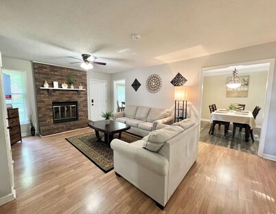 Cozy 3bd + 2 Bath Home in HSV w/ Spacious Backyard