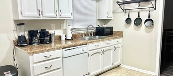 Cozy 3bd + 2 Bath Home in HSV w/ Spacious Backyard