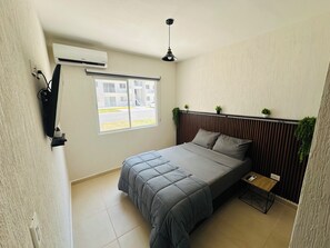 3 chambres, fer et planche à repasser, Wi-Fi gratuit, draps fournis